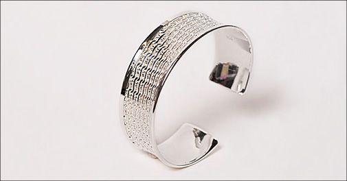 Smuk armbånd som passer de fleste!