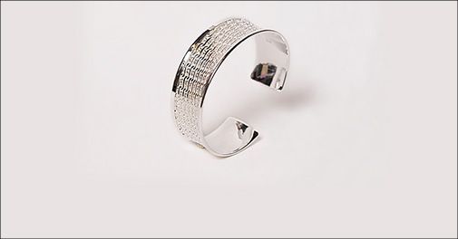 Smuk armbånd som passer de fleste!