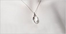 Kuglekæde i sølv med flot swarovski krystal fra Beautidesign.dk, værdi kr. 598,-