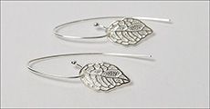 Blad ørehængere i 925 sterling sølv forhandlet fra Beautidesign.dk, værdi 398,-