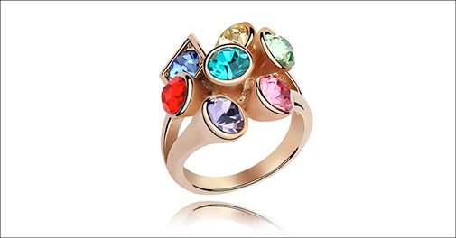 Flot ring med østrigske krystaller forhandlet af Beautidesign