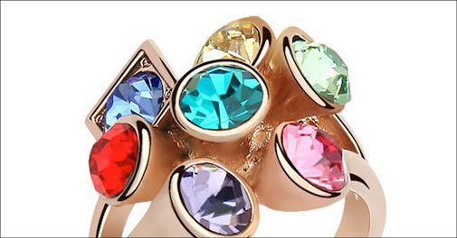 Flot ring med østrigske krystaller forhandlet af Beautidesign