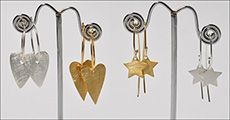 Ørehængere - vælg ml. hjerter ell. stjerner fra beautidesign.dk, værdi kr. 398,-