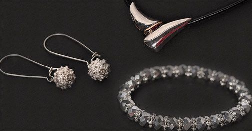 Tidløse kvalitetsmykker samt covers til smartphones og tablets m.m.