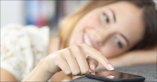 NYHED til iPhone 4/4S, 5G/5S, 6 - beskytter og oplader på samme tid!