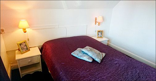 Skøn julefrokost med syngepigen fra Rødby på Bogø Kro!