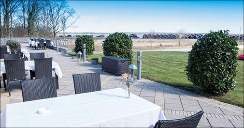 Overnat skønt ved havn og gode badestrande - Hotel Juelsminde Strand