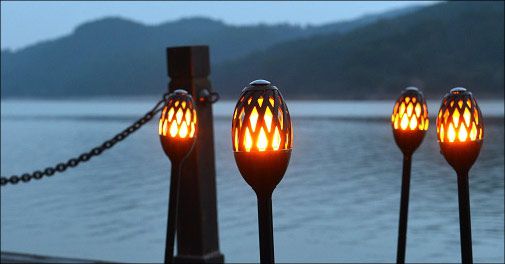 Skab skøn havestemning med LED fakler.. 
