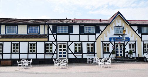 Besøg skønne Sydsjælland og tag på et dejligt ophold på charmerende Hotel Menstrup Kro..