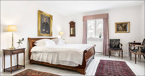 Skønt ophold for 2 på Øbjerggaard Gods tæt på skov og strand, en uspoleret, stemningsfuld og historisk perle..