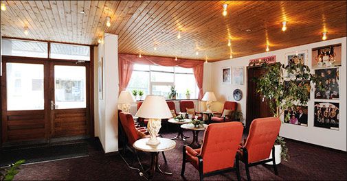 Velkommen til Hotel Vildbjerg, som ligger i den lille hyggelige by Vildbjerg mellem Holstebro og Herning..