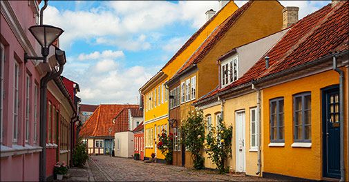 Bo på City Hotel Odense få skridt fra H.C Andersens hus og spis i restauranten hvor komponisten Carl Nielsen havde fast gang.. 