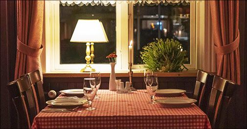 Bindslev Hotel & Restaurant  er genåbnet med ny besætning og nyt koncept, glæd jer til et skønt ophold tæt på Vesterhavet.. 