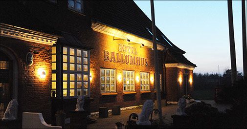 Gå ikke glip af Sort Sol opholdet på Hotel Ballumhus med lækker mad, guidet udflugt mm.. 