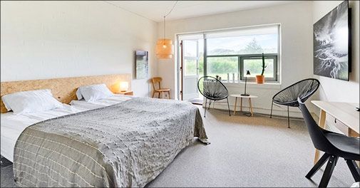 Nyd det danske forår på Hotel Klitrosen blot få hundrede meter fra den dejlige strand!