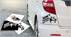 1 stk. sticker til bilen fra Try Us, værdi op til kr. 154,-