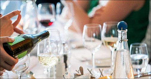 Pragtfulde omgivelser: Nyd et skønt ophold på Hotel Skanderborghus beliggende i Dyrehaven ved sø og skov!