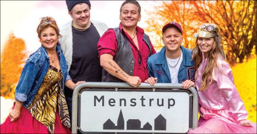 Årets gaveide: Revy-ophold for 2 på Hotel Menstrup Kro med masser af underholdning, lækker mad, drinks, musik & dans!