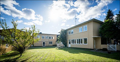 Musik og dans, lækker sommermad, skønne omgivelser - Tag på et dejligt sommerophold på Hotel Grenaa - Havlund! 