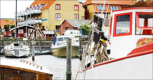 Se det skønne ophold ved havnen her