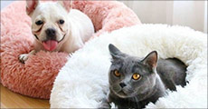 Skøn donut seng til din hund eller kat. Fås i flere størrelser og farver. Værdi op til kr. 889,-