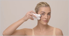 Oplev en ansigtsbehandling med en naturlig opstramning og fornyet glød med FaceMaid - Microcurrent Face-Lifter inkl. Conductive Gel 50 ml. Værdi kr. 1699,-