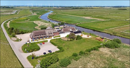 Forkæl dig selv med et stemningsfuldt ophold nær Husum