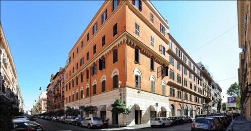 Rom med morgenmad, centralt hotel og 2 nætter for 2 personer